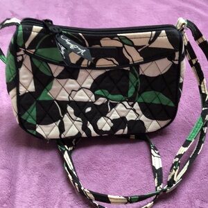NWOT Vera Bradley crossbody quilted bag with adjustable strap, outside pocket .